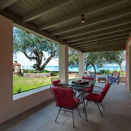 Corfu Beachfront Willa Mesongí